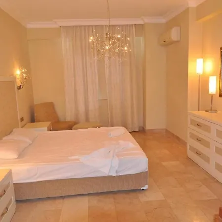 Gold City Luxury3 Apartmán *